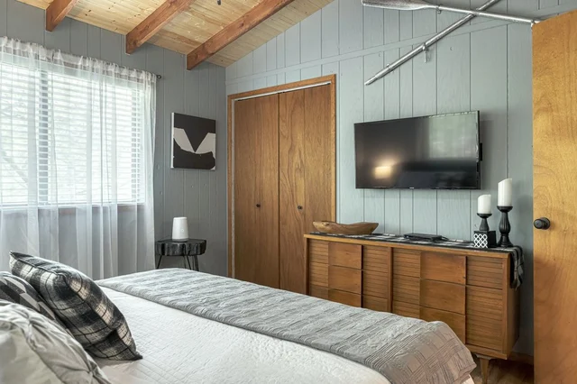 Bedroom 1 image 1