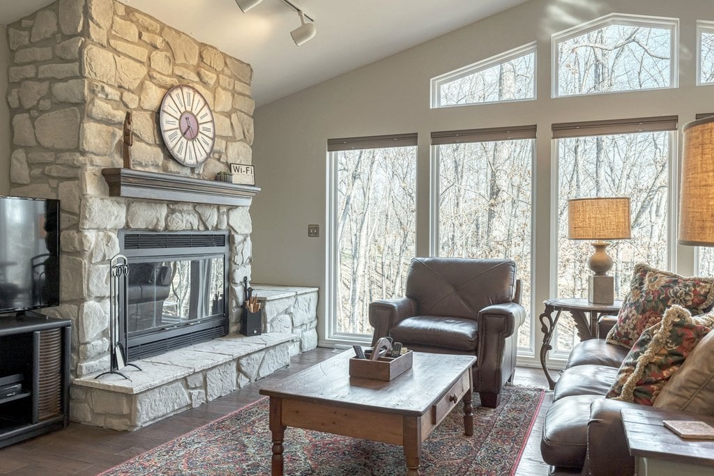 470 Woodland View Home property photo 2