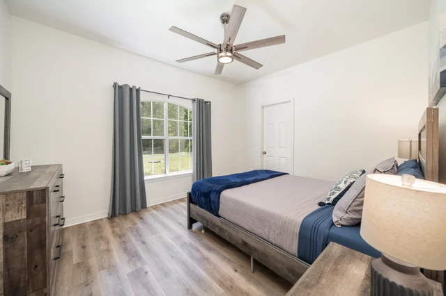 Bedroom 1 image 1