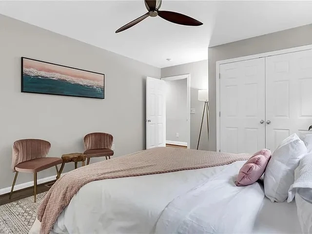 Bedroom 6 image 1