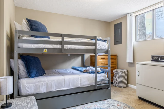 Bedroom 1 image 1