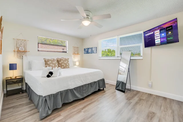 Bedroom 1 image 1
