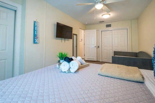 Bedroom 2 image 1