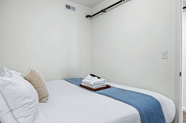 Bedroom 2 image 1