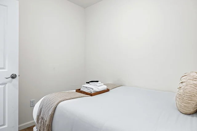 Bedroom 2 image 1