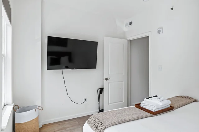 Bedroom 1 image 1