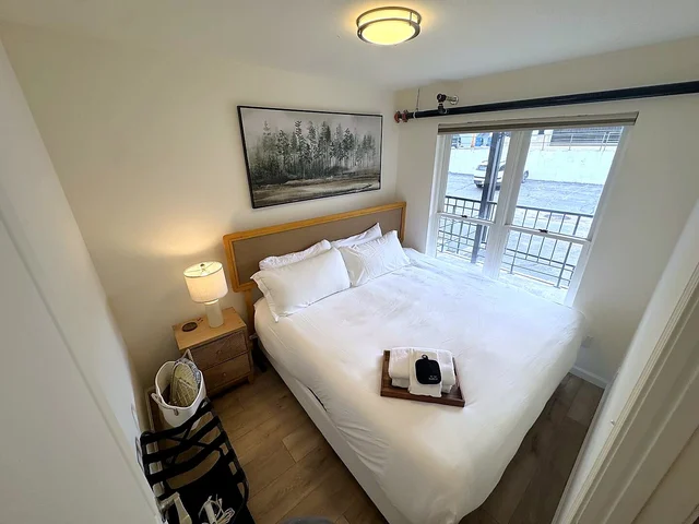 Bedroom 1 image 1