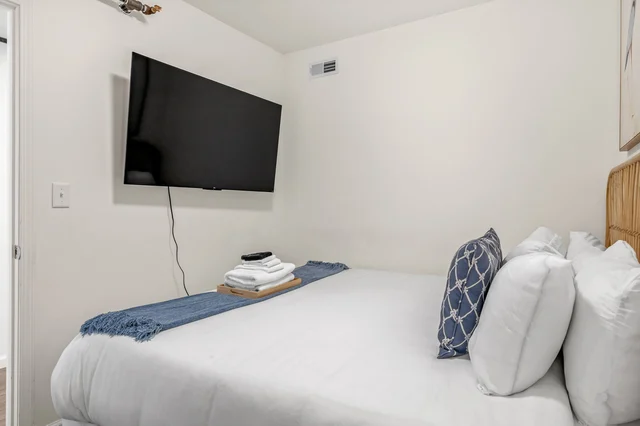 Bedroom 1 image 1