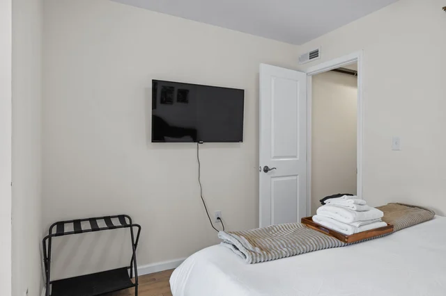 Bedroom 1 image 1