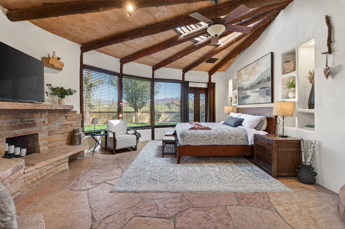 6228 E Azura property photo 3