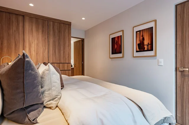 Bedroom 1 image 1