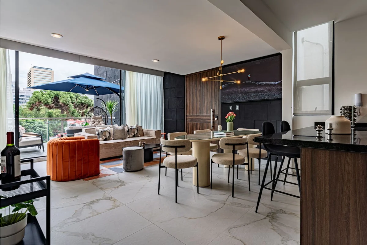 Friends and Family 2-Unit Combo, Rooftop City Views property photo 3