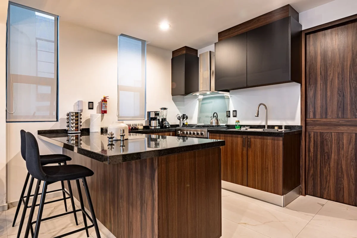 Friends and Family 2-Unit Combo, Rooftop City Views property photo 4