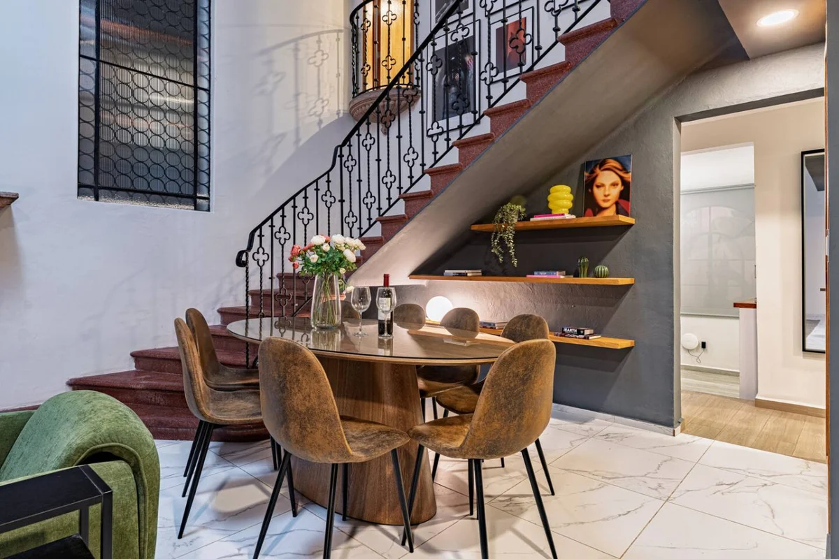 Group-Friendly Terrace Delight near WTC & Shops property photo 4