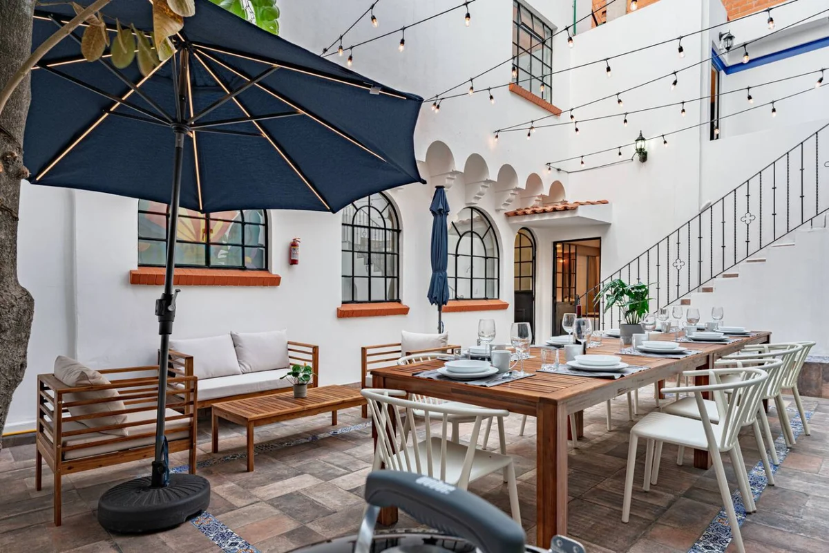 Group-Friendly Terrace Delight near WTC & Shops property photo 5