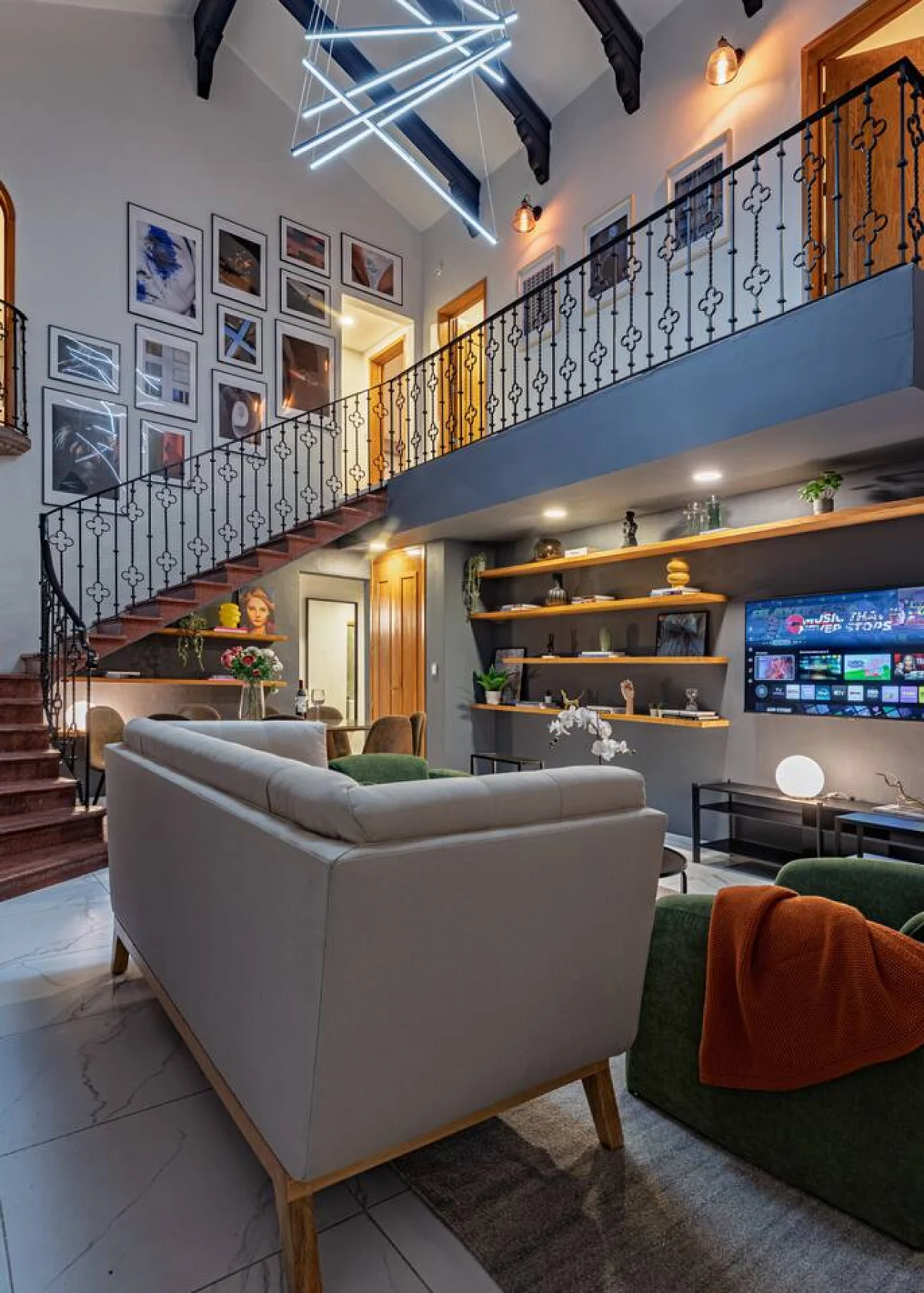 Group-Friendly Terrace Delight near WTC & Shops property photo 2