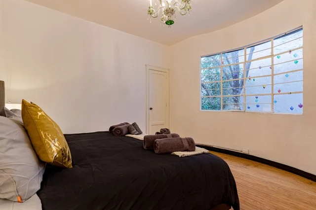 Bedroom 7 image 1