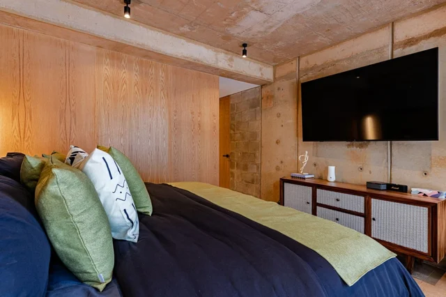 Bedroom 1 image 1