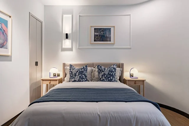 Bedroom 6 image 1