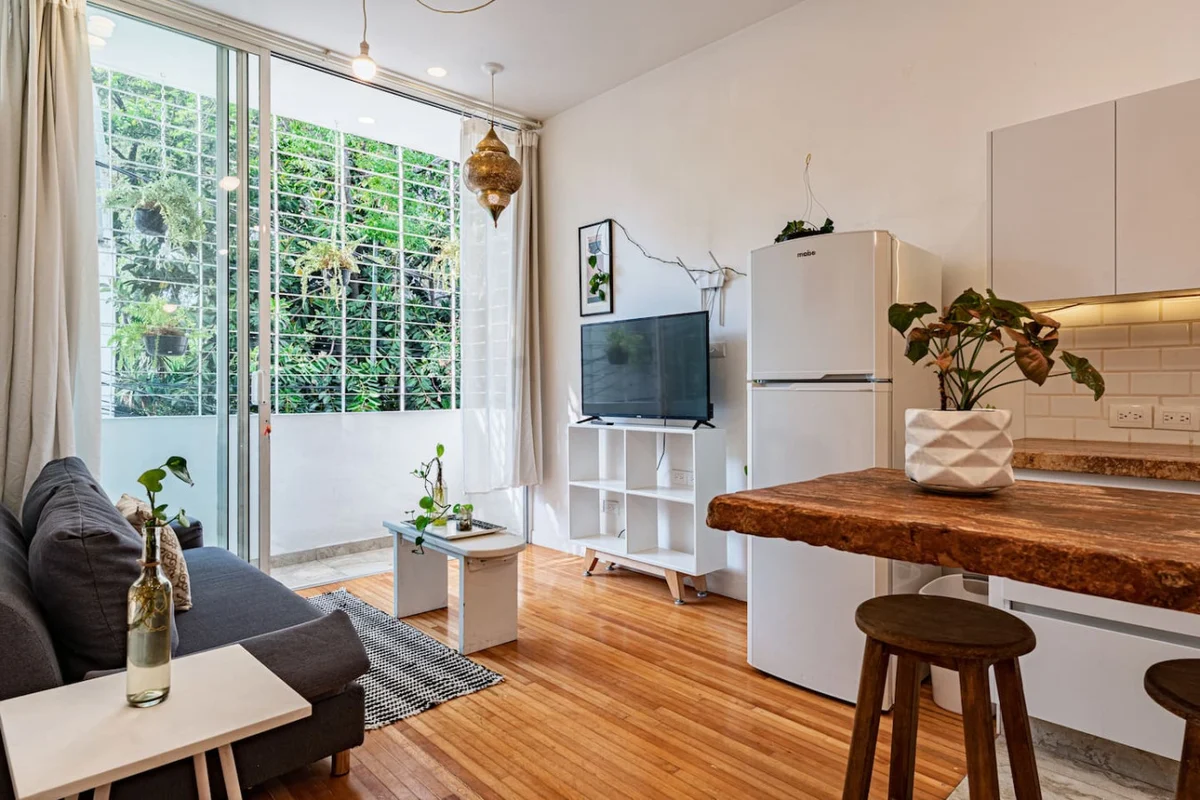 Spacious Home with Terrace & Vibrant Neighborhoodƒ property photo 5