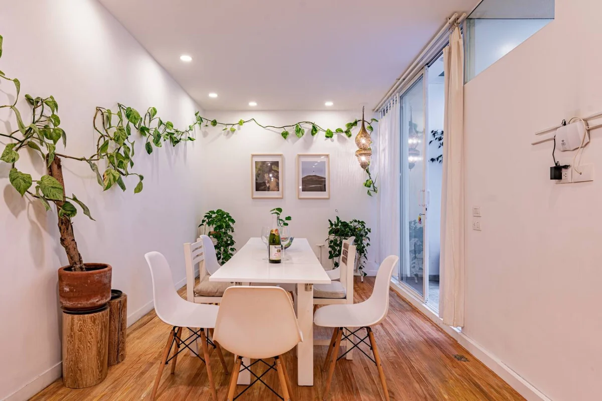 Spacious Home with Terrace & Vibrant Neighborhoodƒ property photo 4