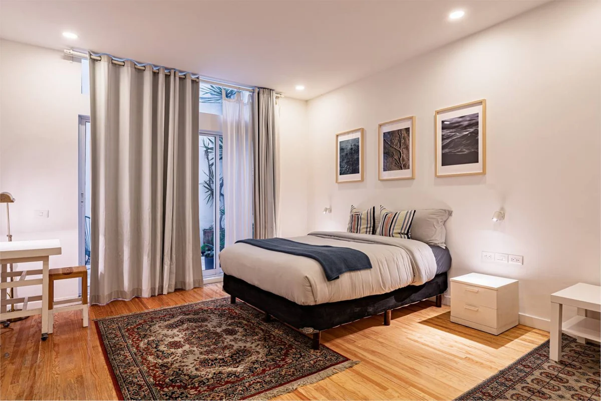 Spacious Home with Terrace & Vibrant Neighborhoodƒ property photo 3