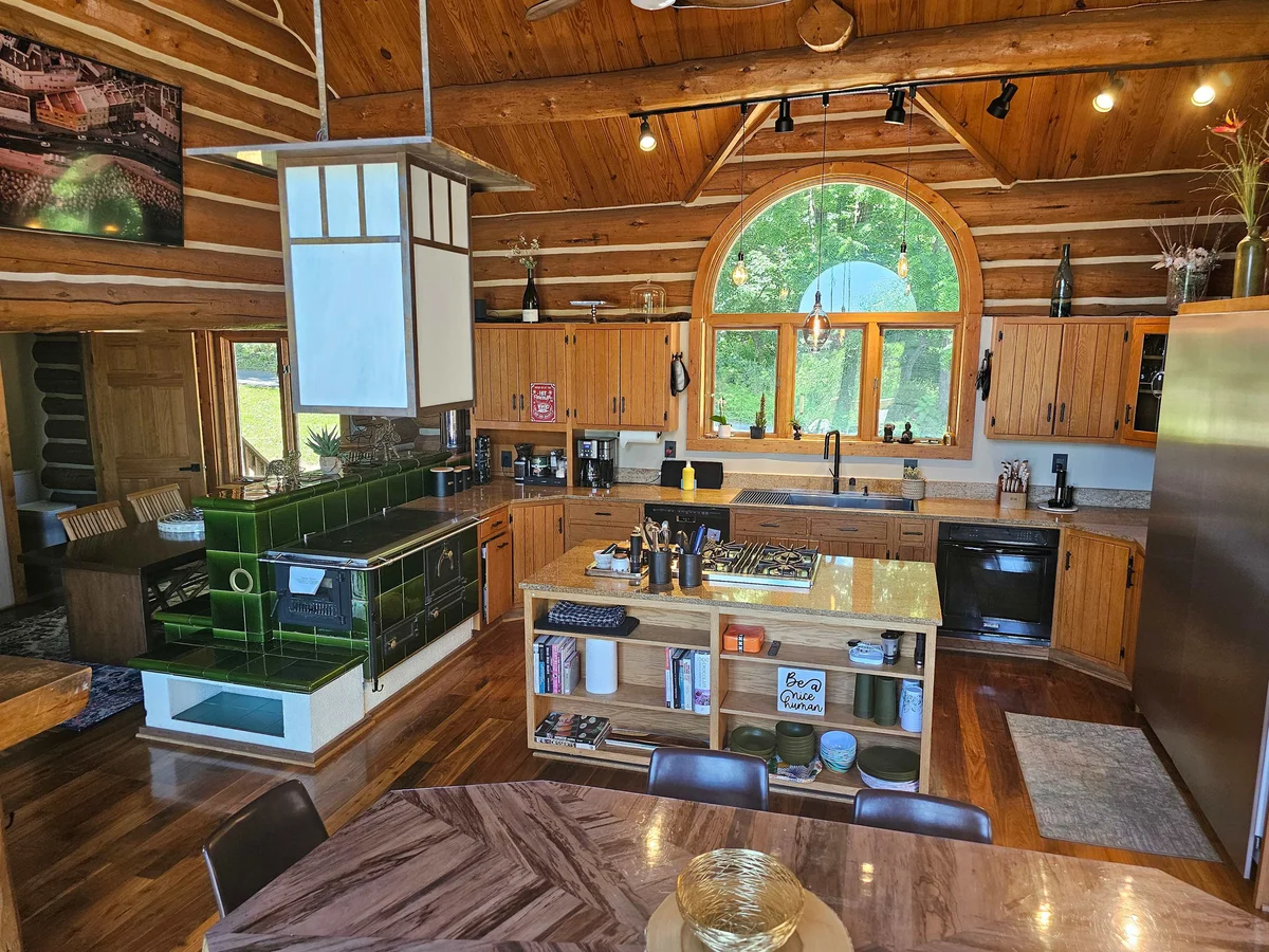 Vinewood Estate Luxury Pool and Vineyard Retreat property photo 2