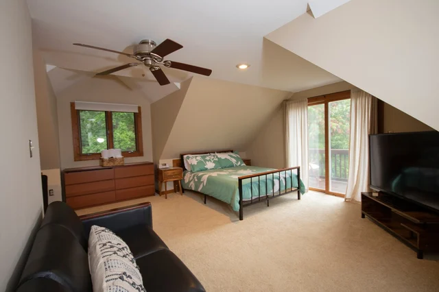 Bedroom 6 image 1