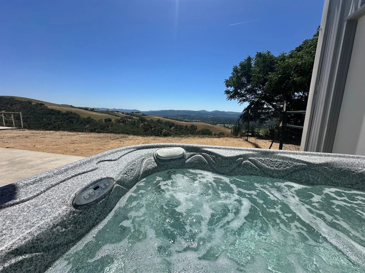 Vineyard Views King Bed Dog Friendly Hot Tub property photo 4