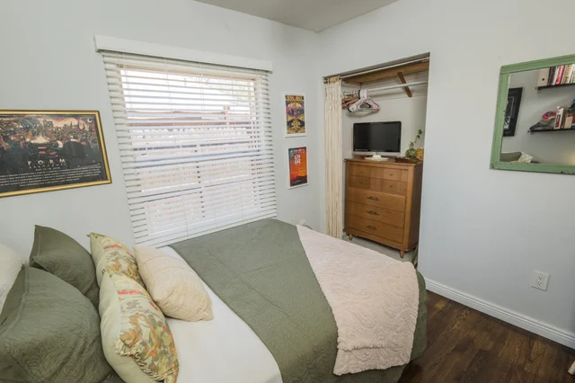 Bedroom 1 image 1