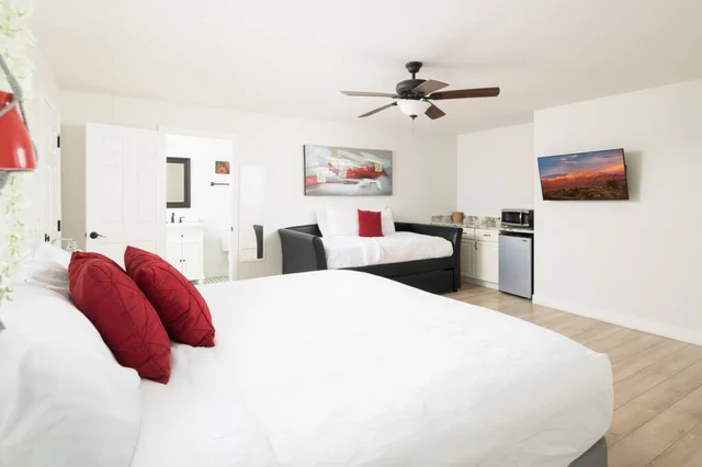 Bedroom 1 image 1