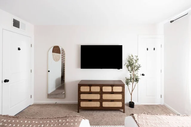 Bedroom 1 image 1