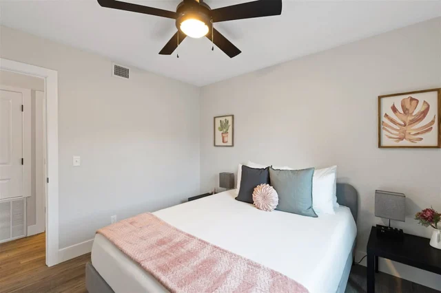 Bedroom 1 image 1