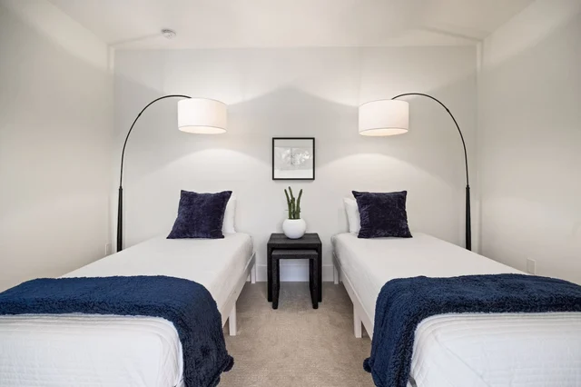 Bedroom 5 image 1
