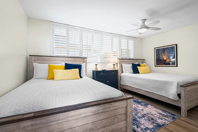 Two Queen Size Beds image 1