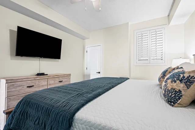 King Size Bedroom image 1