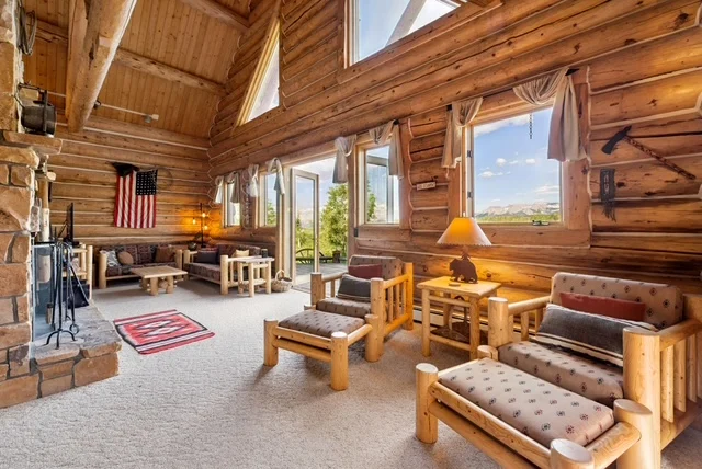 Alpenglow Cabin – Rustic Mountain Retreat property photo 2