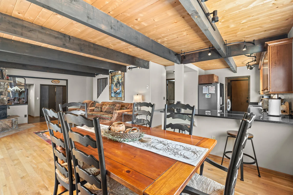 Amphitheater Haus, Decks, Fireplaces, Trails, 30 days property photo 4