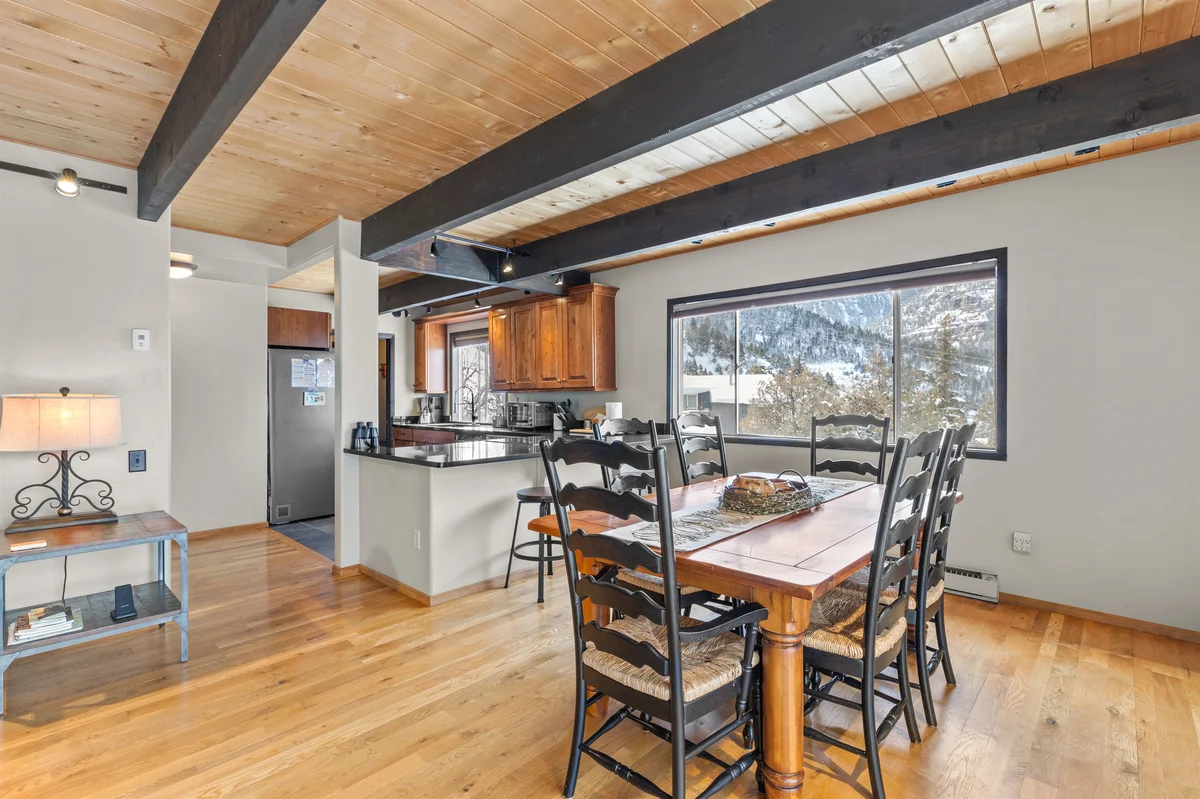 Amphitheater Haus, Decks, Fireplaces, Trails, 30 days property photo 3