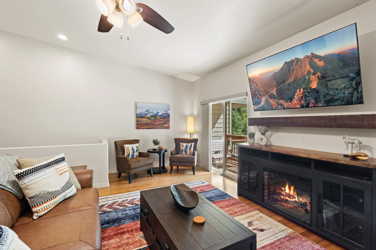 Rivers Edge Retreat – In-Town Townhouse property photo 2