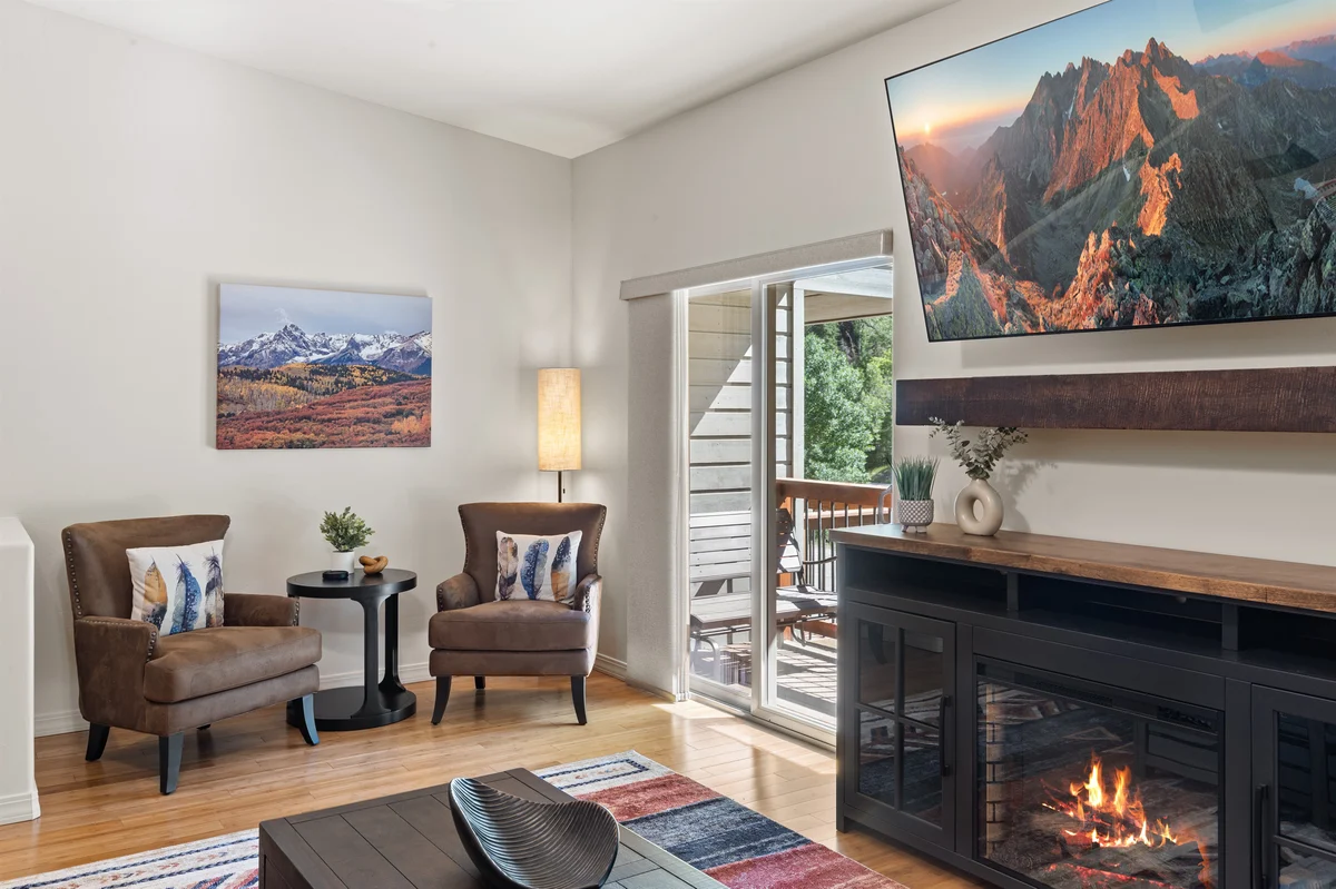 Rivers Edge Retreat – In-Town Townhouse property photo 3
