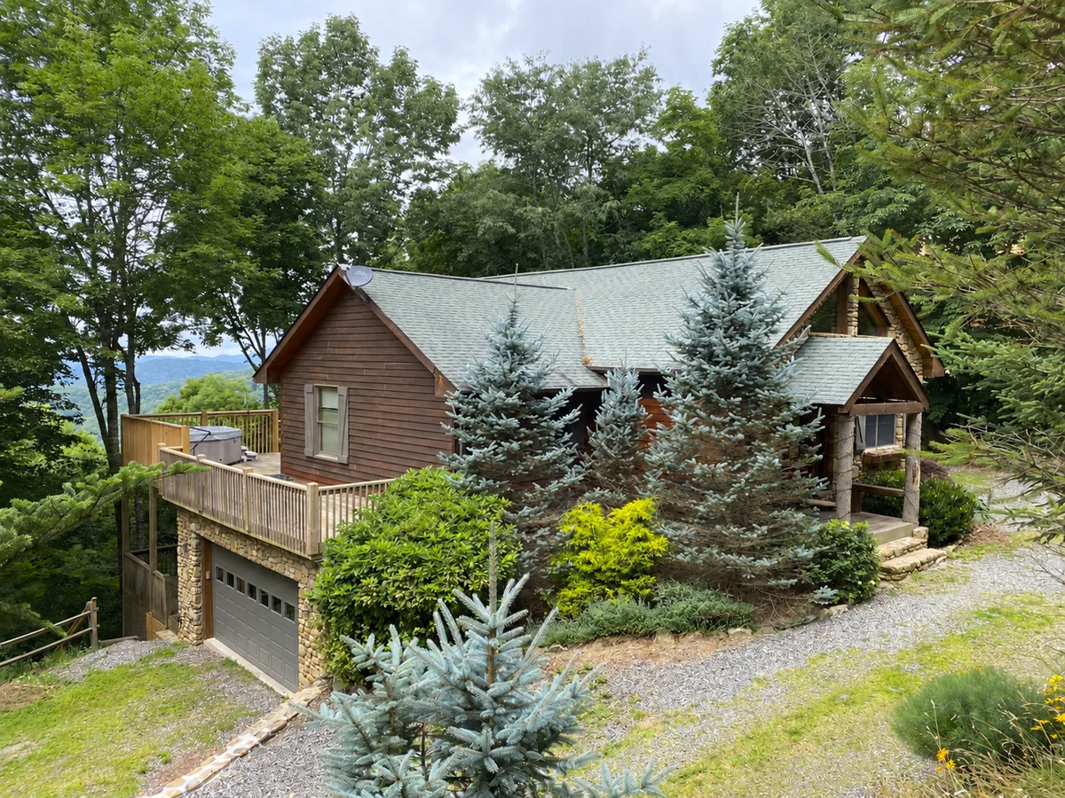 Bear and Bull Lodge property photo 2