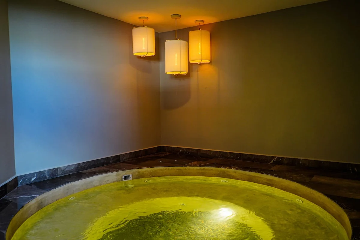Chic:Private Balcony +Sauna, Gym & Wifi property photo 4
