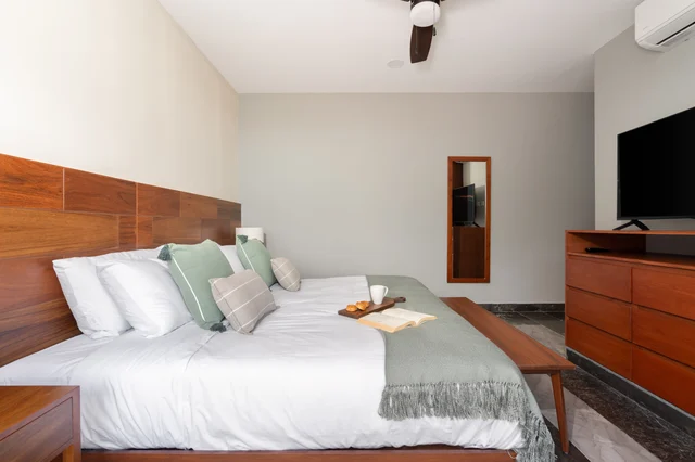 Bedroom 1 image 1