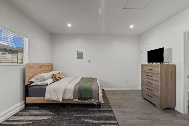 Bedroom 1 image 1