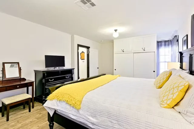 Bedroom 1 image 1