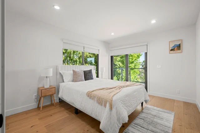 Bedroom 6 image 1