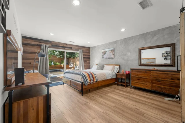 Bedroom 1 image 1