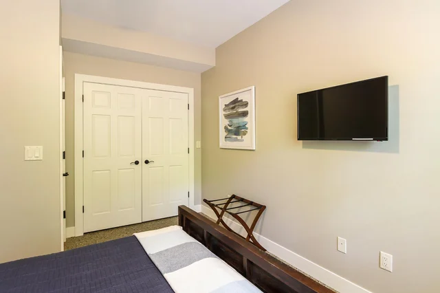 Bedroom 5 image 1