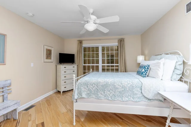 Bedroom 1 image 1
